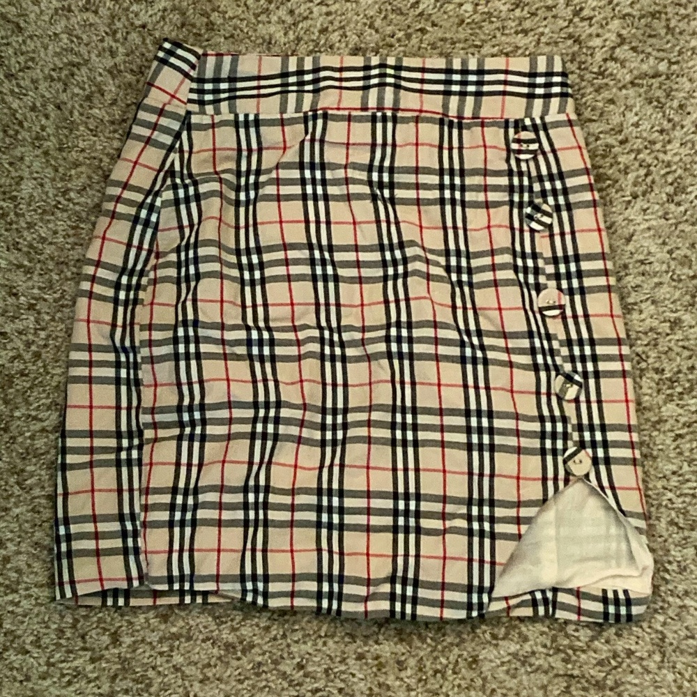 Plaid buttoned mini skirt with Slit